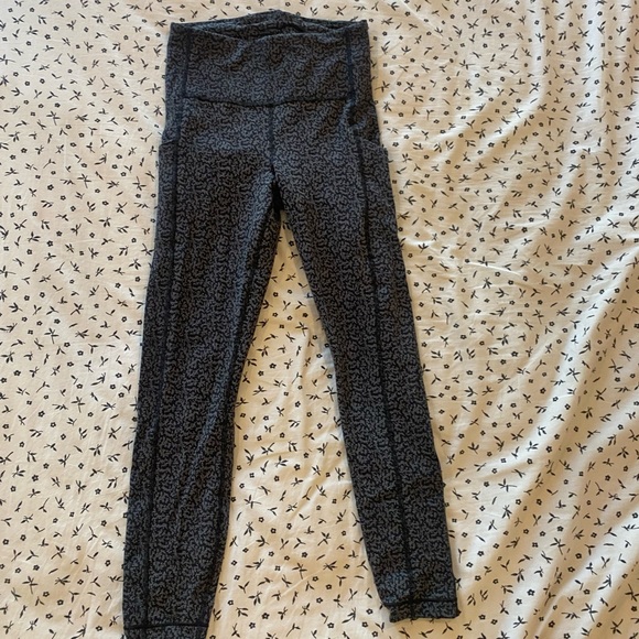 Athleta “Ultimate Stash Pocket 7/8 textured Tight” leggings reflective pattern - Picture 2 of 9